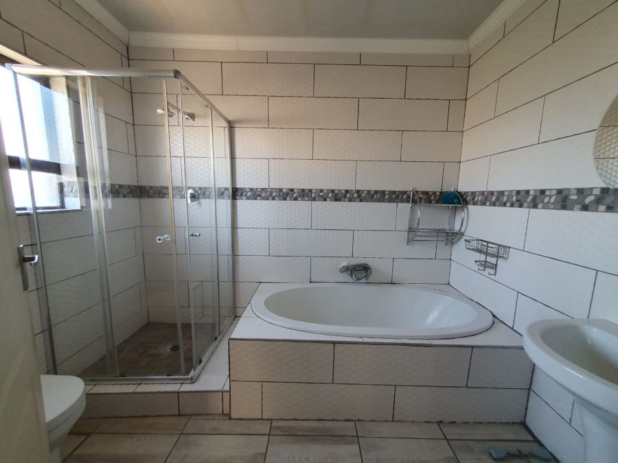 7 Bedroom Property for Sale in Naudeville Free State